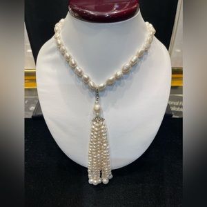 Beautiful Necklace with Synthetic Pearls and Detachable Tassel *Brand New*